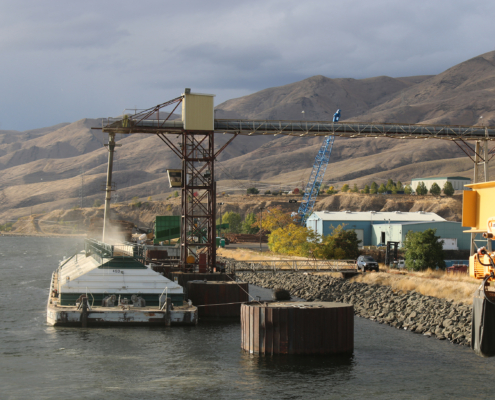 Barge loading facility on the Snake River in Washington to suggest global wheat market volatility