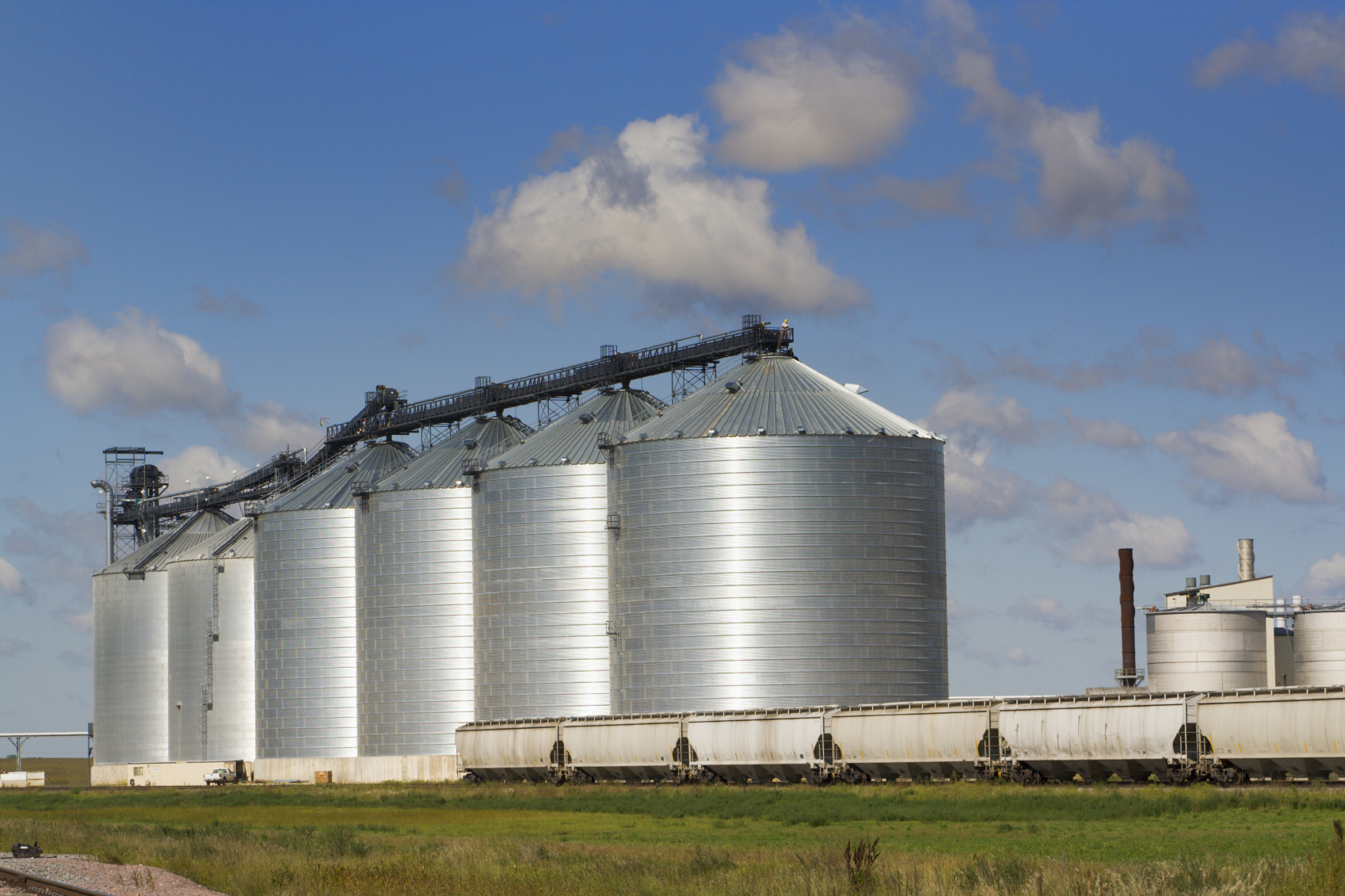 Image of an inland terminal grain elevator and rail cars to illustrate freight rail service