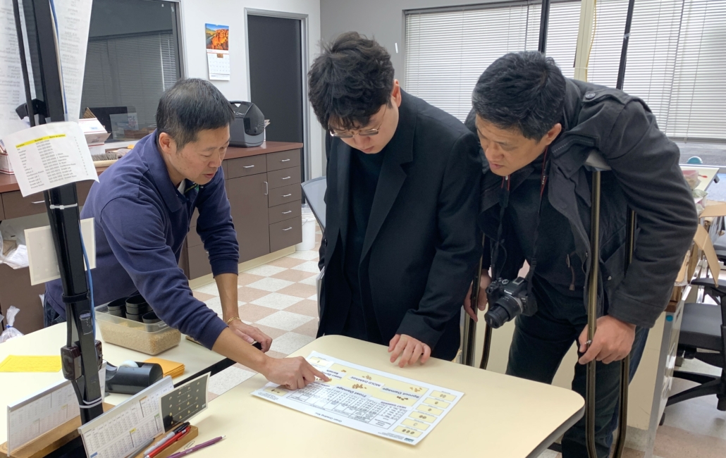 FGIS inspector Jimmy Pan demonstrates the wheat inspection process to Korean journalists.