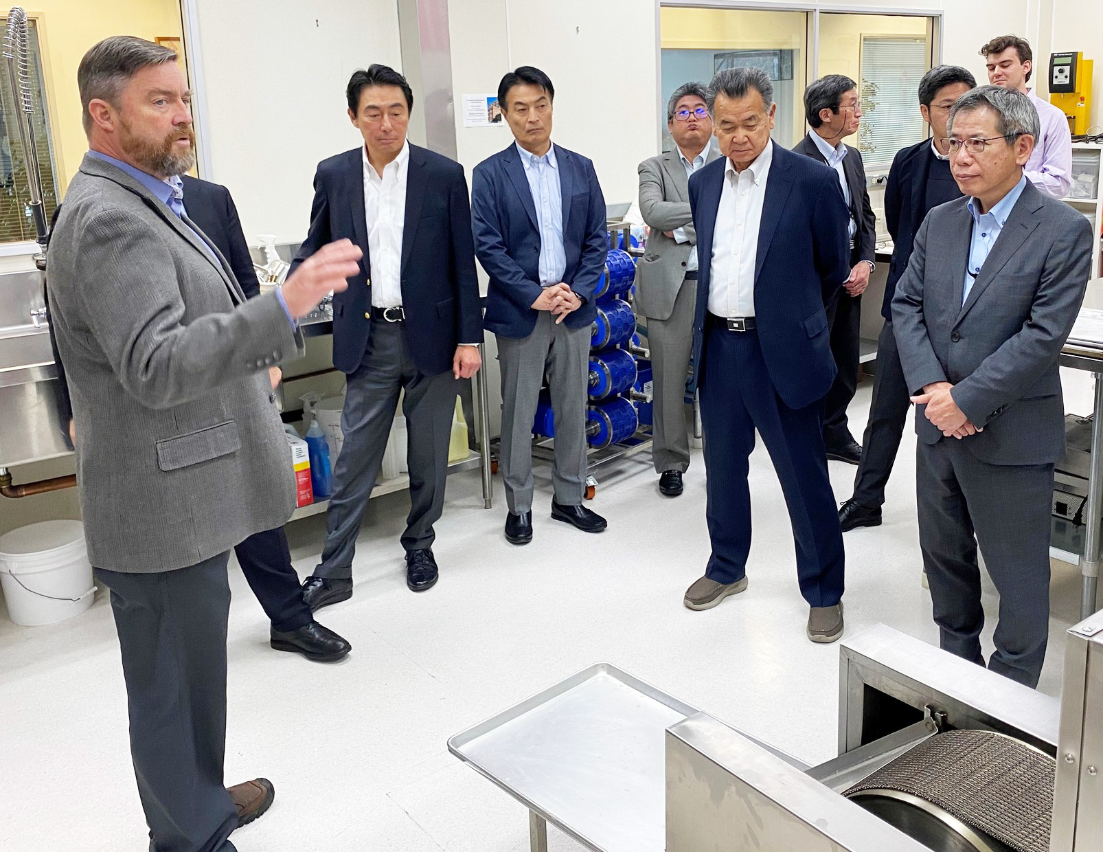 Mike Moran, Executive Director of the Wheat Marketing Center (WMC) in Portland, provides the team of Japanese flour millers with a tour of the WMC facility.