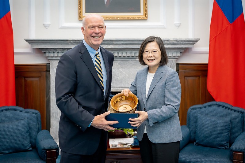 Montana Governor with President of Taiwan.