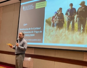 USW Regional Director Osvaldo Seco welcomes participants to a 2023 Crop Quality Seminar in South America.