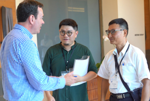 USW Vice President of Overseas Operations (left) meets a U.S. wheat customer from Taiwan (right) introduced by USW Taiwan Country Director Yi-I Huang during the 2023 USW North Asia Marketing Conference.